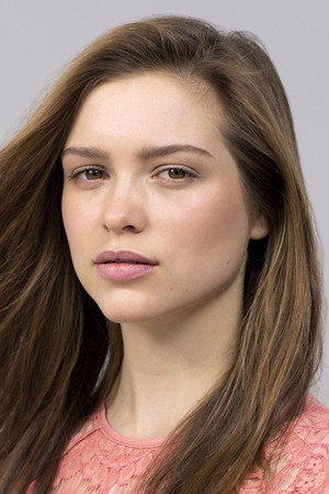 Sophie Cookson photo