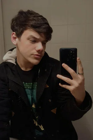 Photo of Valen Biscay from the Latest Netflix gallery