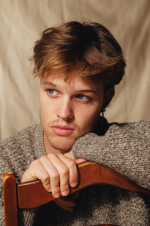 Photo of Oliver Cameron from the Latest Netflix gallery