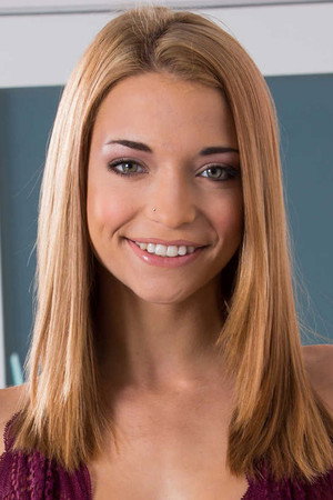 Photo of Paisley Rae from the Latest Netflix gallery