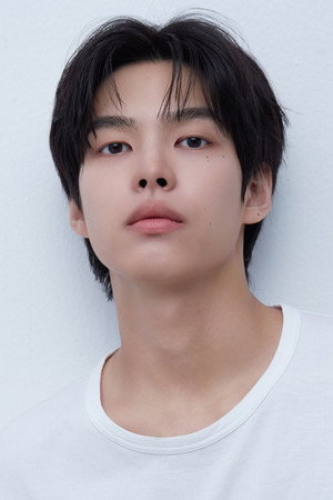 Photo of Park Yoon-ho from the Latest Netflix gallery