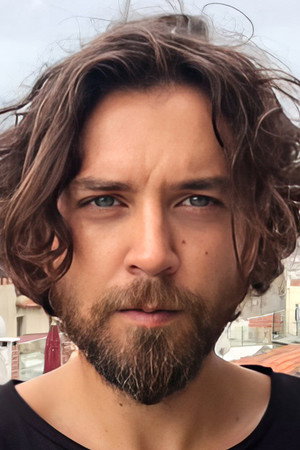 Photo of Anıl Altınöz from the Latest Netflix gallery