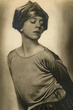 Photo of Lucy Kieselhausen from the Latest Netflix gallery