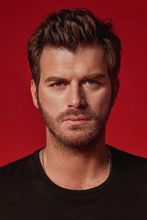 Kıvanç Tatlıtuğ photo