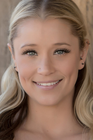 Kristen Renton photo