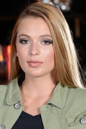 Photo of Sloan Harper from the Latest Netflix gallery