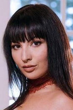 Photo of Aya Benetti from the Latest Netflix gallery
