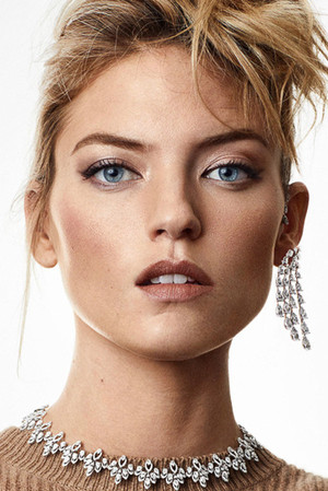 Martha Hunt photo