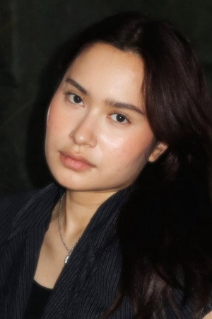 Photo of Satine Zaneta from the Latest Netflix gallery