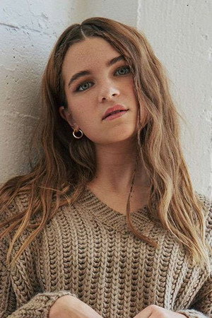 Photo of Raegan Revord from the Latest Netflix gallery