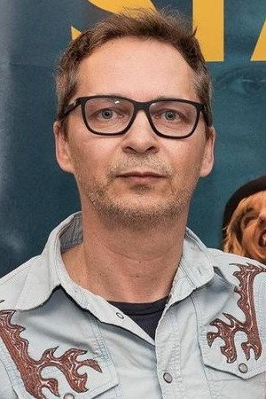 Photo of Chris Raiber from the Latest Netflix gallery