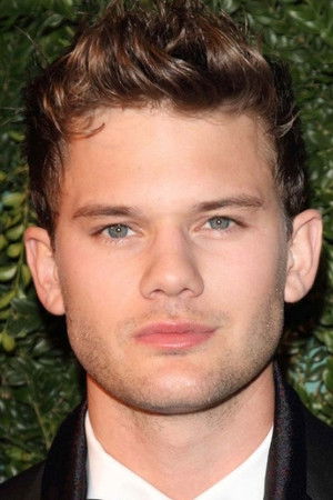 Jeremy Irvine photo