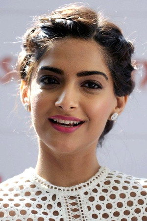 Sonam Kapoor Ahuja photo