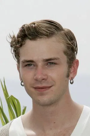 Photo of Elias McConnell from the Latest Netflix gallery