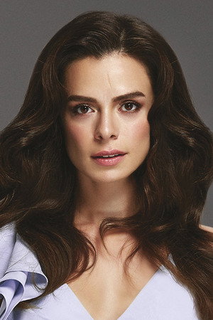 Özge Özpirinçci photo