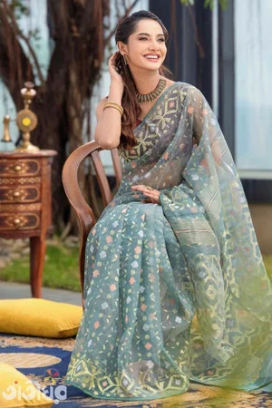 Photo of Farin Khan from the Latest Netflix gallery