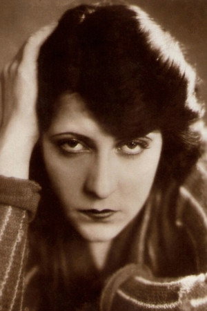 Photo of Lissy Arna from the Latest Netflix gallery