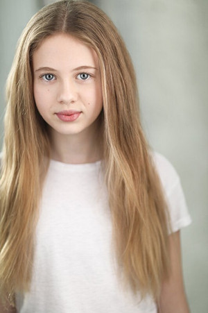 Photo of Eden Summer Gilmore from the Latest Netflix gallery