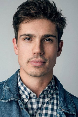 Photo of Tanner Novlan from the Latest Netflix gallery