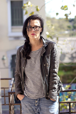 Photo of Parthenopi Mpouzouri from the Latest Netflix gallery