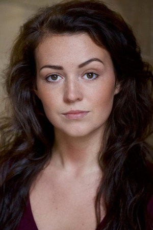 Photo of Anna Russell-Martin from the Latest Netflix gallery