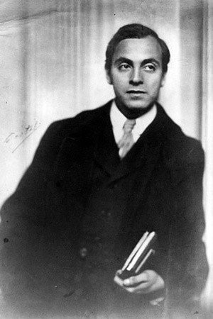 Photo of Ludwig Berger from the Latest Netflix gallery