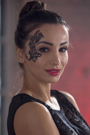 Photo of Alyssia Kent from the Latest Netflix gallery