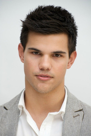 Taylor Lautner photo