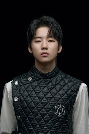 Photo of Lee Geon-woo from the Latest Netflix gallery