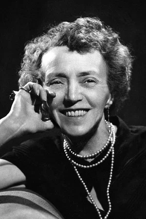 Photo of Juliette Béliveau from the Latest Netflix gallery