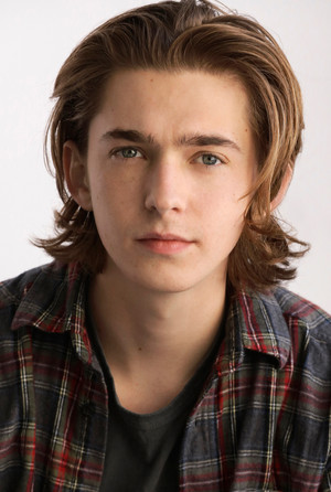 Austin Abrams photo