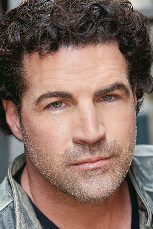 Photo of Michael Murray from the Latest Netflix gallery