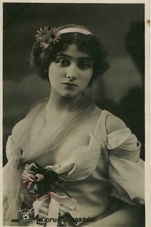 Photo of Lilian Greuze from the Latest Netflix gallery