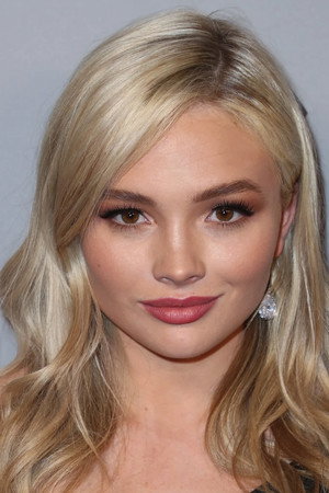 Natalie Alyn Lind photo