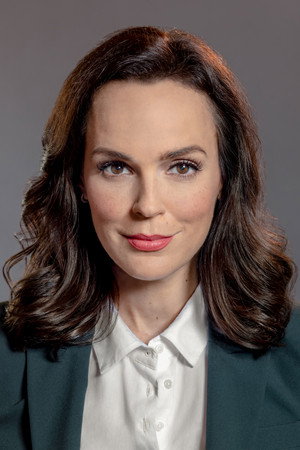 Erin Cahill photo
