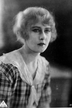 Photo of Ellen Sylvin from the Latest Netflix gallery