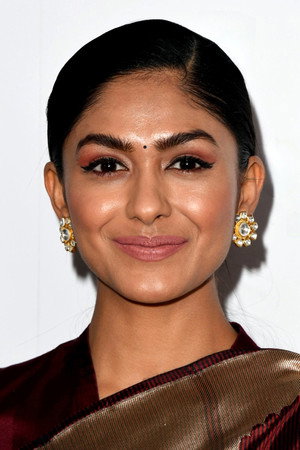 Mrunal Thakur photo