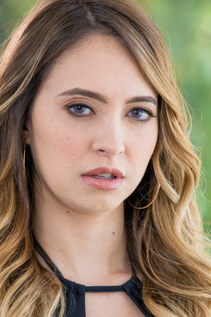 Photo of Quinn Wilde from the Latest Netflix gallery