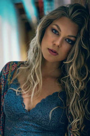 Photo of Brey Noelle from the Latest Netflix gallery