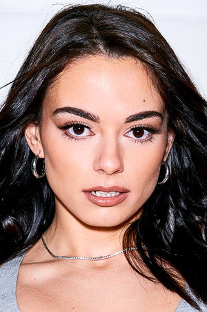Photo of Sophia Burns from the Latest Netflix gallery