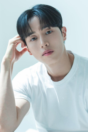 Photo of Heo Tae Youn from the Latest Netflix gallery