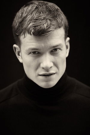 Ed Speleers photo