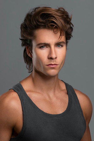 Photo of Eric Brody from the Latest Netflix gallery
