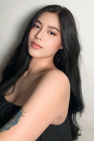 Photo of Cheena Dizon from the Latest Netflix gallery