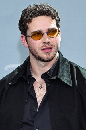 Photo of Oliver Stark from the Latest Netflix gallery