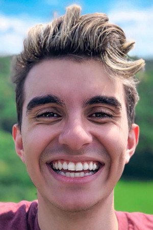 Photo of Cauê Bueno from the Latest Netflix gallery