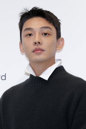 Yoo Ah-in photo