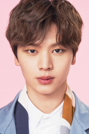 Yook Sung-jae photo