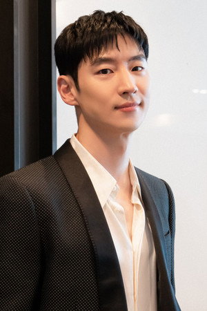 Lee Je-hoon photo