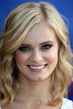 Sara Paxton photo
